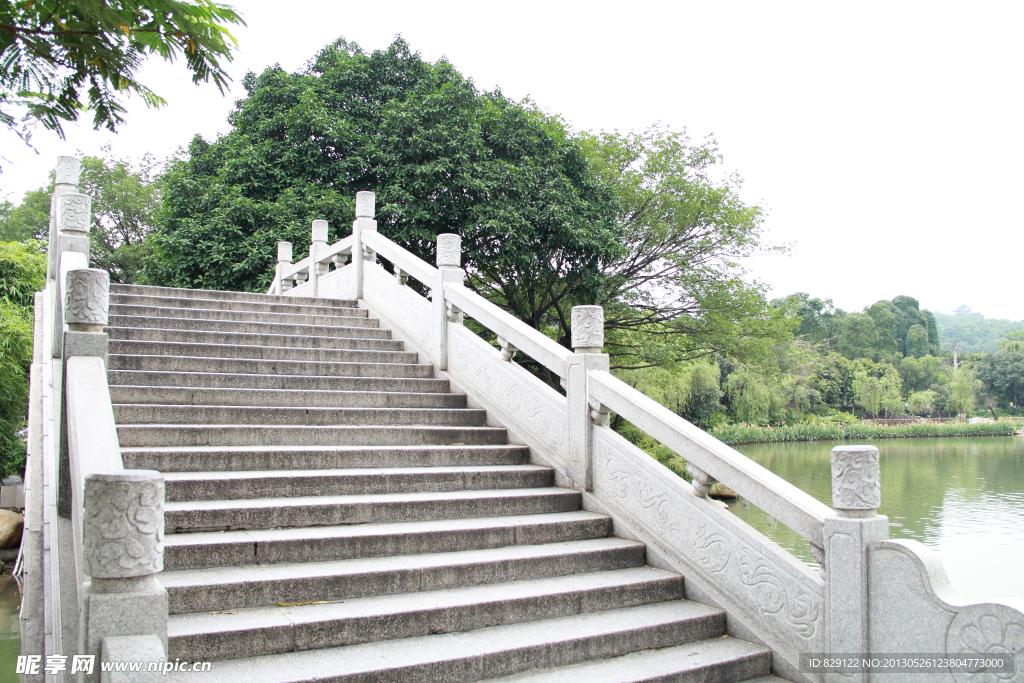 雷崗公園一角