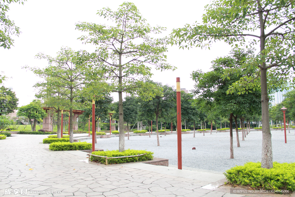 雷崗公園一角