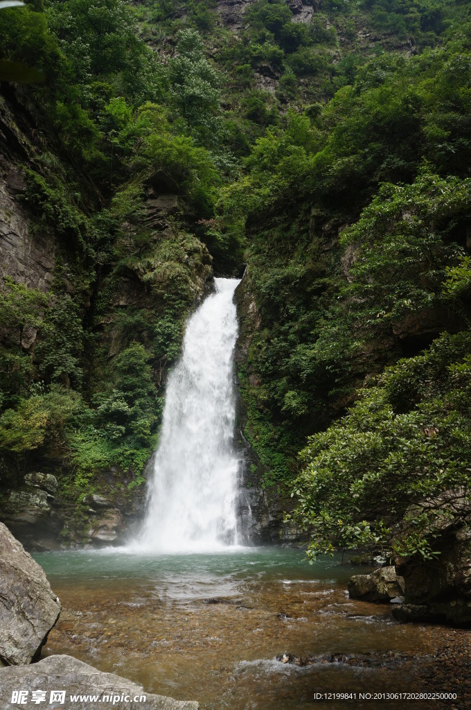 龍譚瀑布