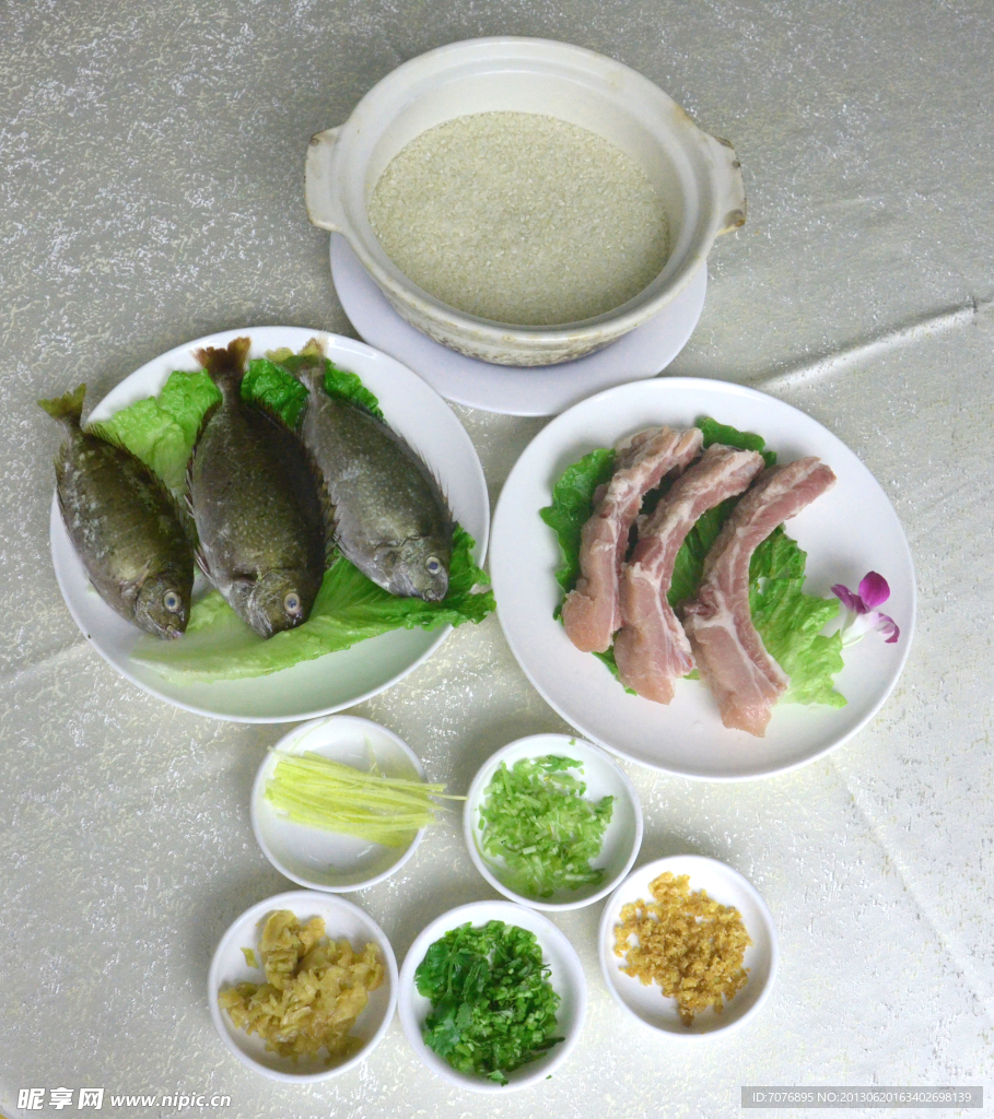 泥猛排骨粥