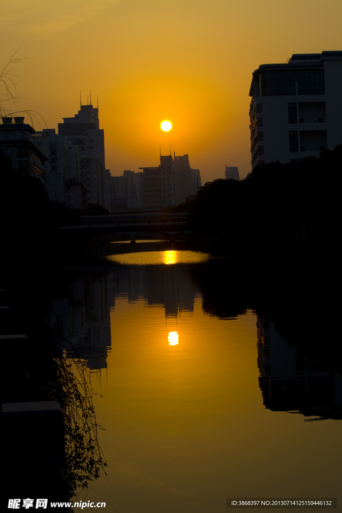 城市晚霞