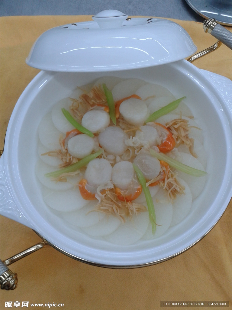 清湯蘿卜瑤柱浸扇貝