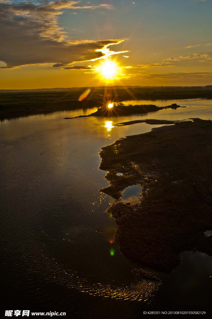 河水夕陽