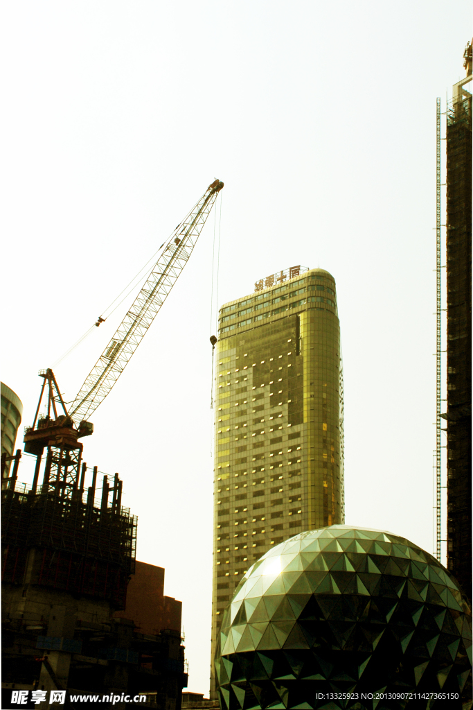 建設中