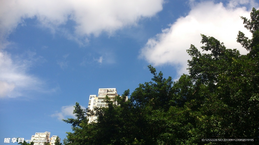 山頂白云