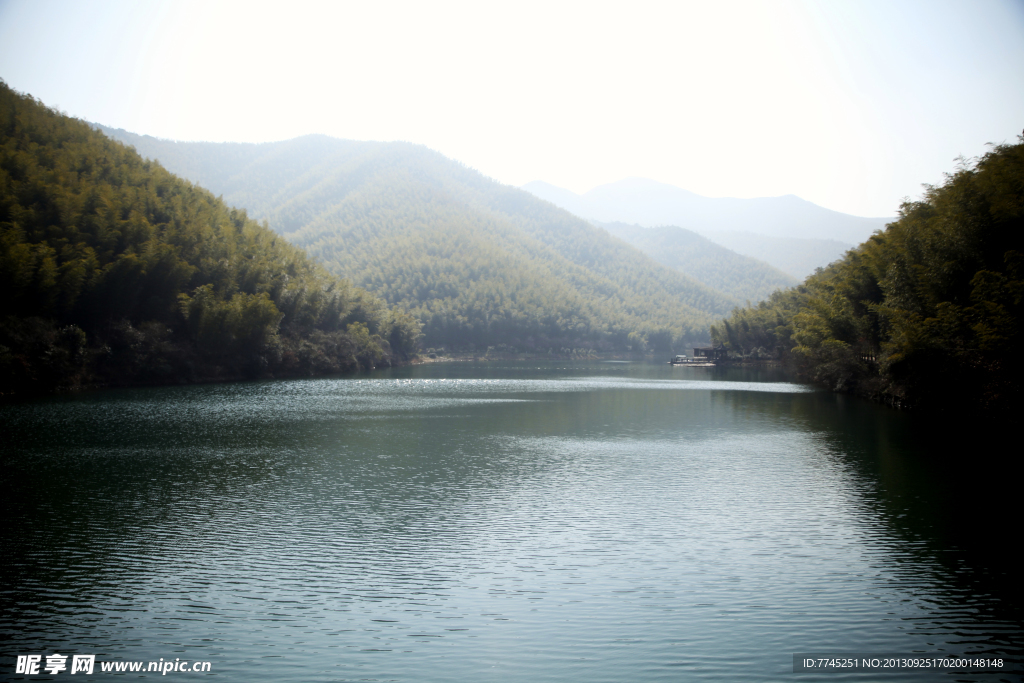 江蘇溧陽南山湖水