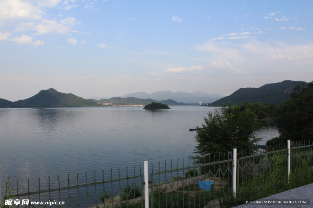 天空湖面