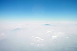 云海中的山峰