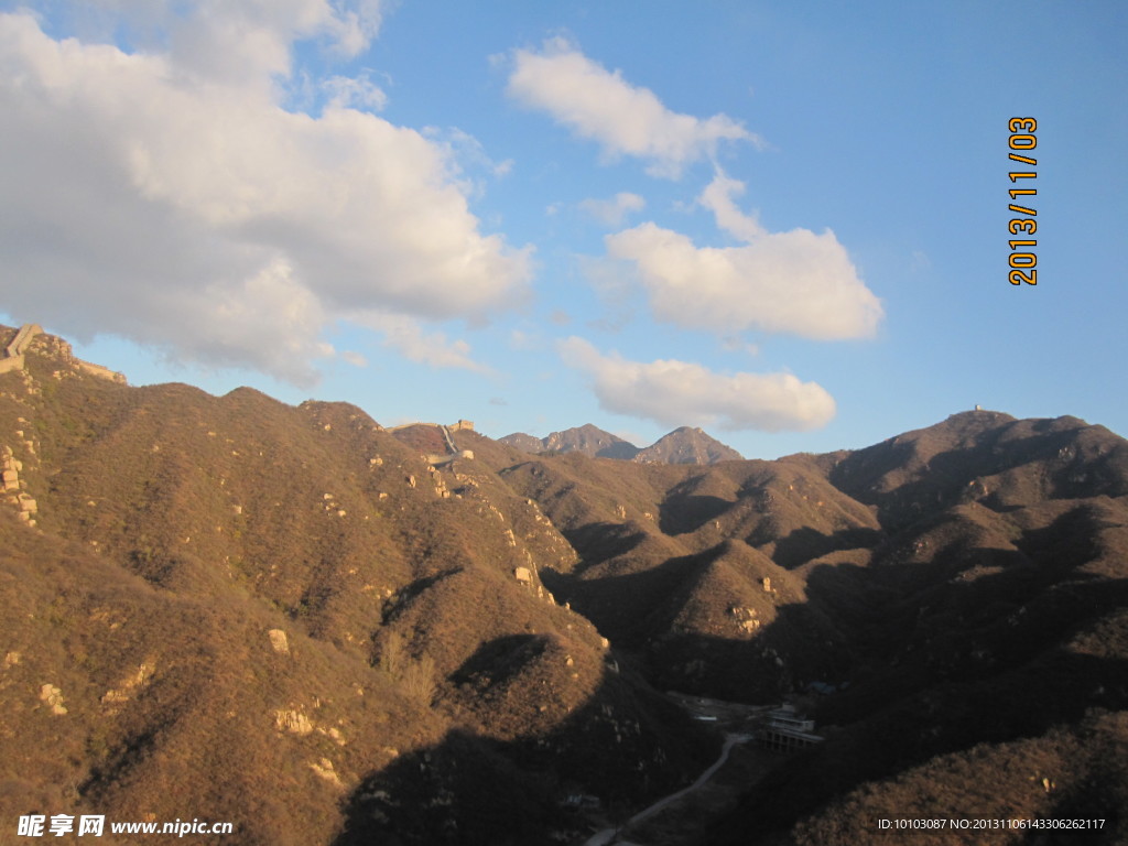 藍天白云群山