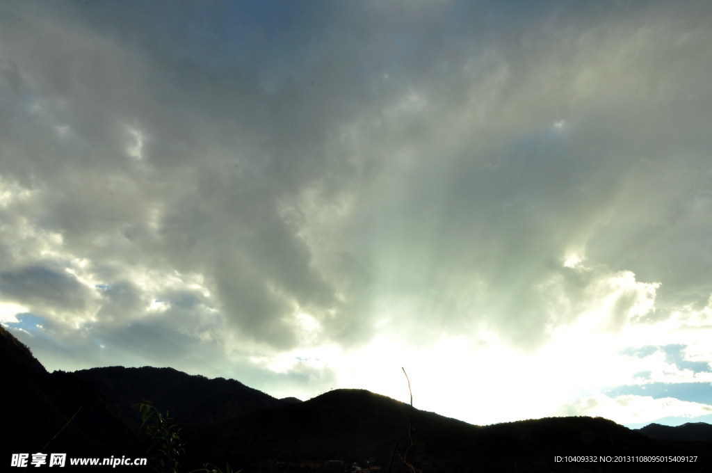 遠(yuǎn)山夕陽(yáng)