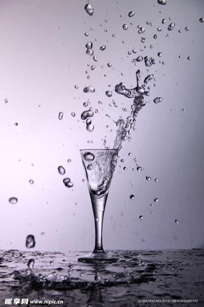 水 酒杯 高速連拍