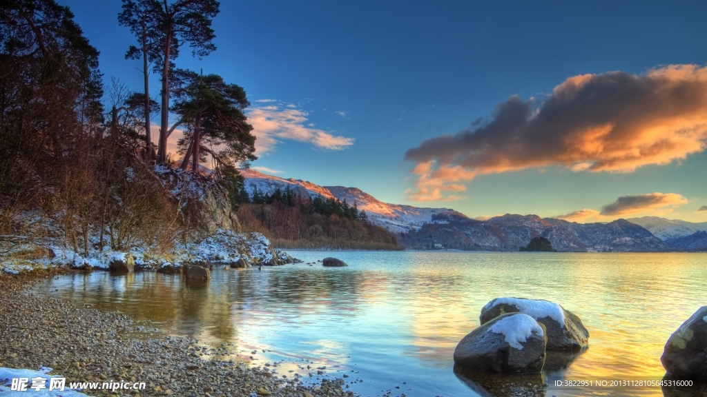 雪山湖泊