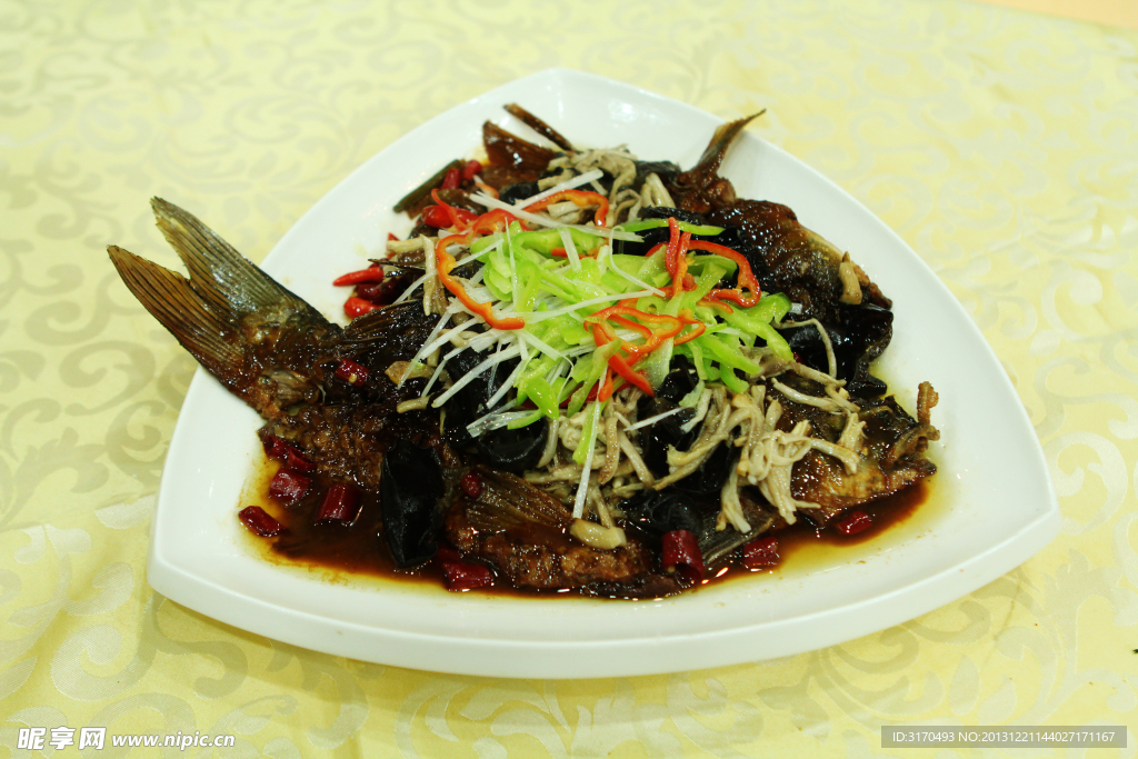 油燜鱸魚
