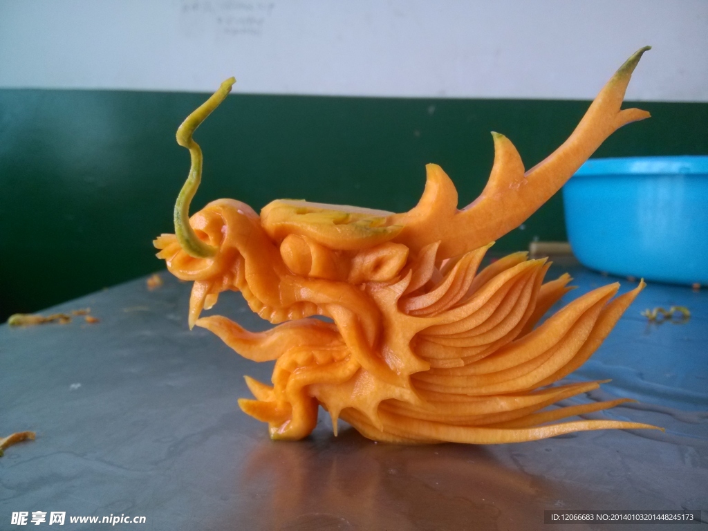 盤飾雕刻龍頭