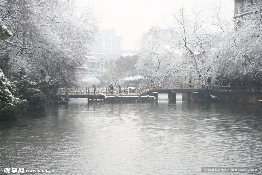 公園雪景