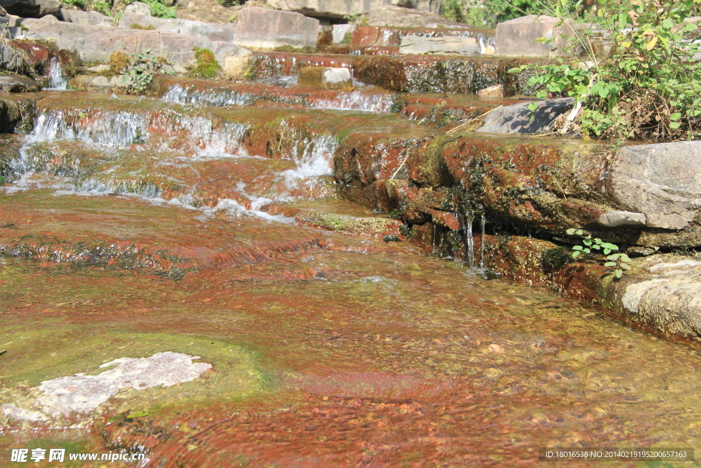 溪水