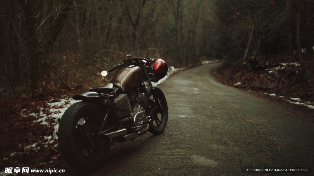 黑色摩托车