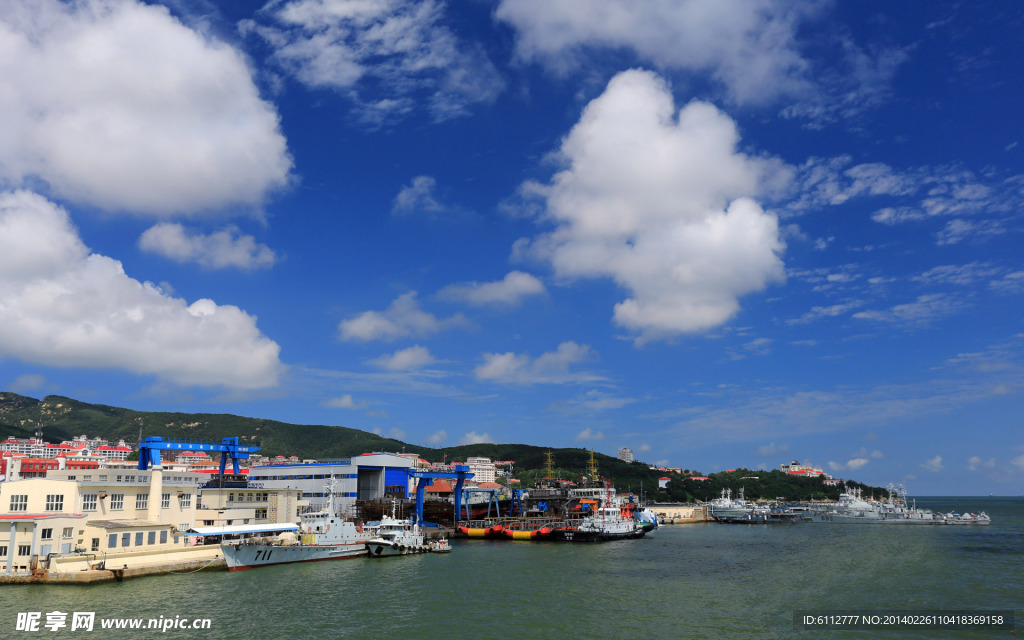 藍(lán)天白云大海威海風(fēng)景