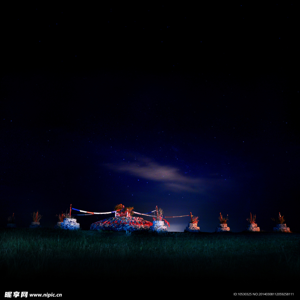 夜色敖包