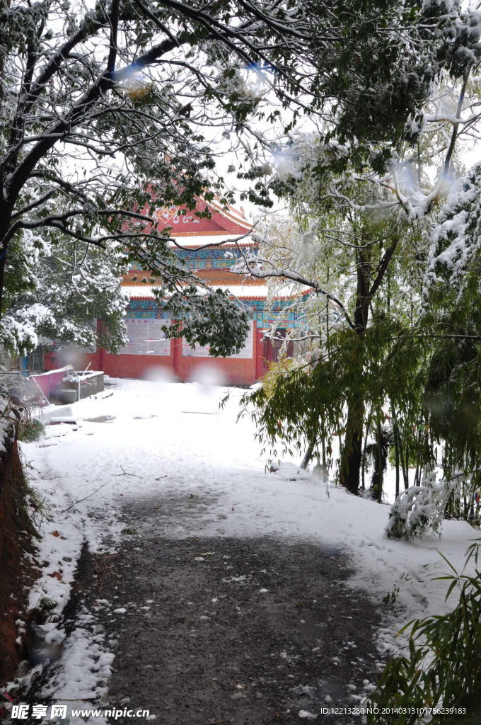 冰雪中的寺廟