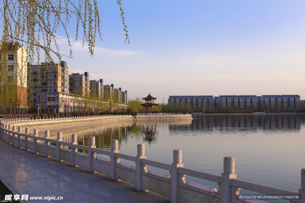早春沁園美