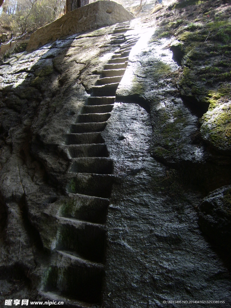華山獨行險路