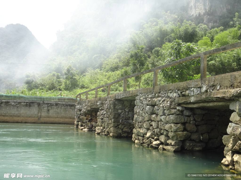 布泉河上的石橋
