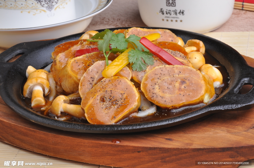 鐵板菌香牛肉餅