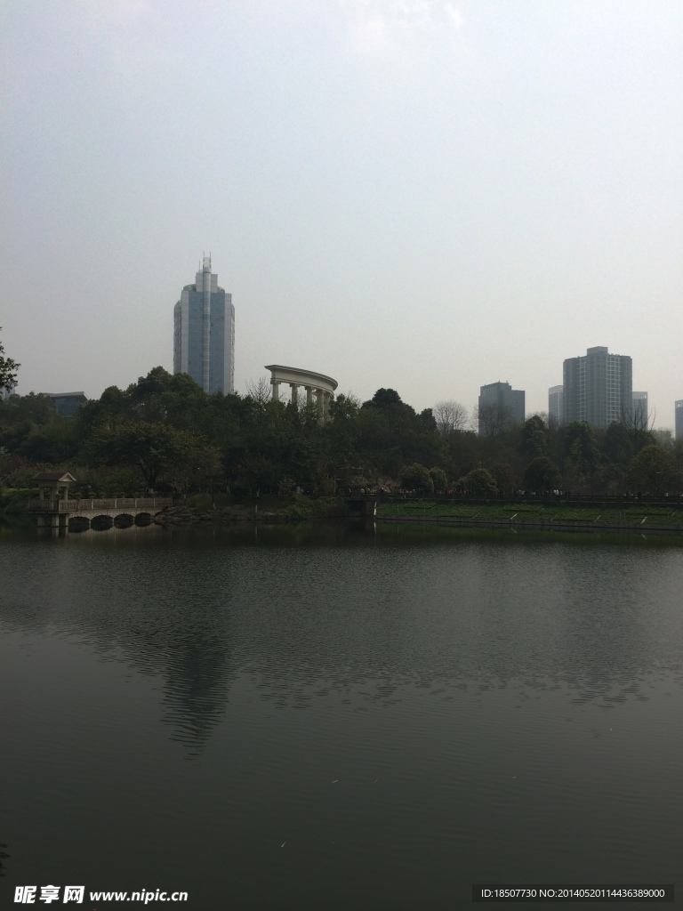 公園湖景