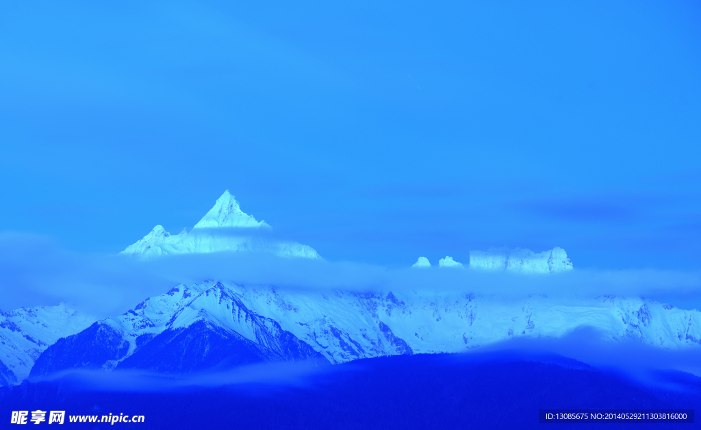 山峰 雪山