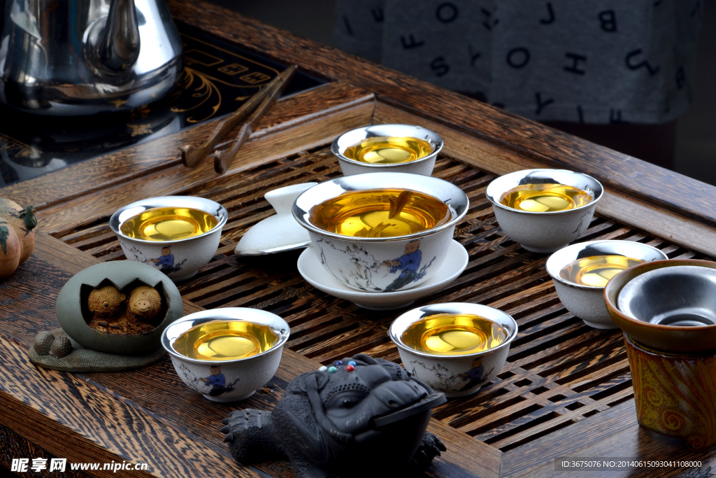 瓷銀茶具