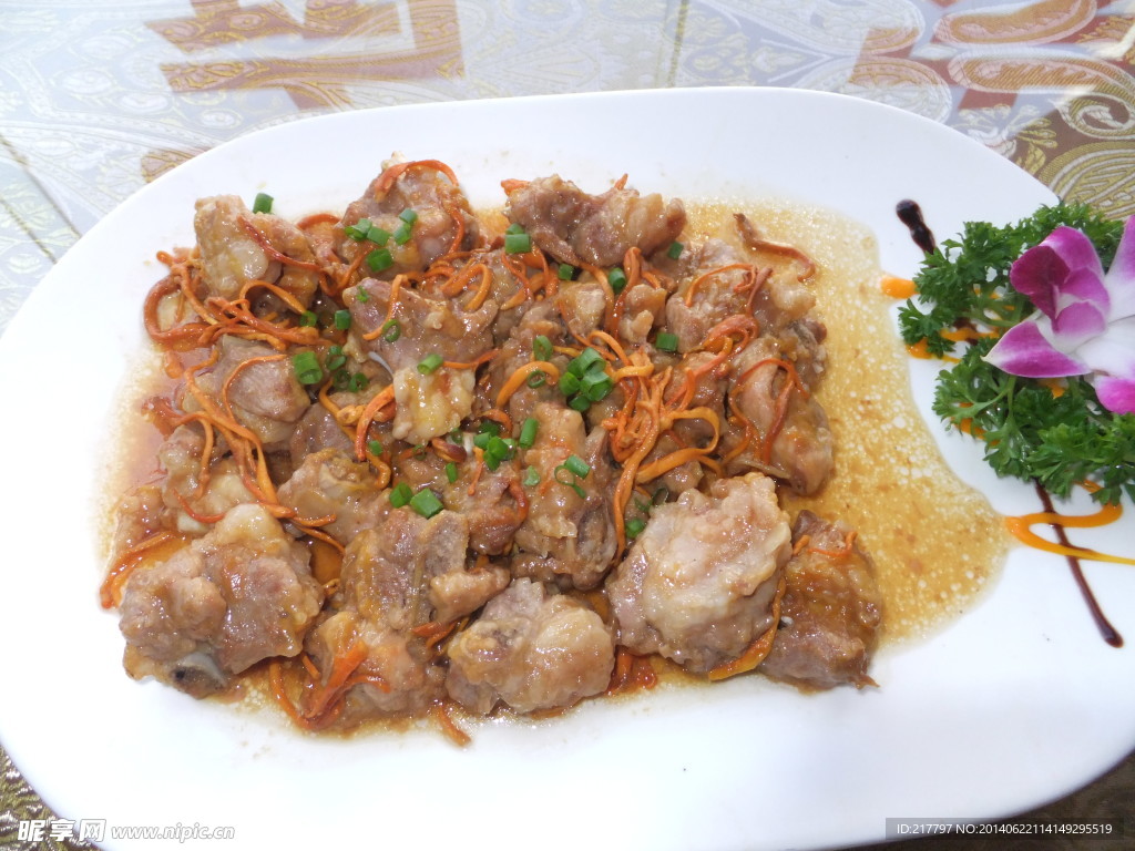胡蘿卜炒香味骨