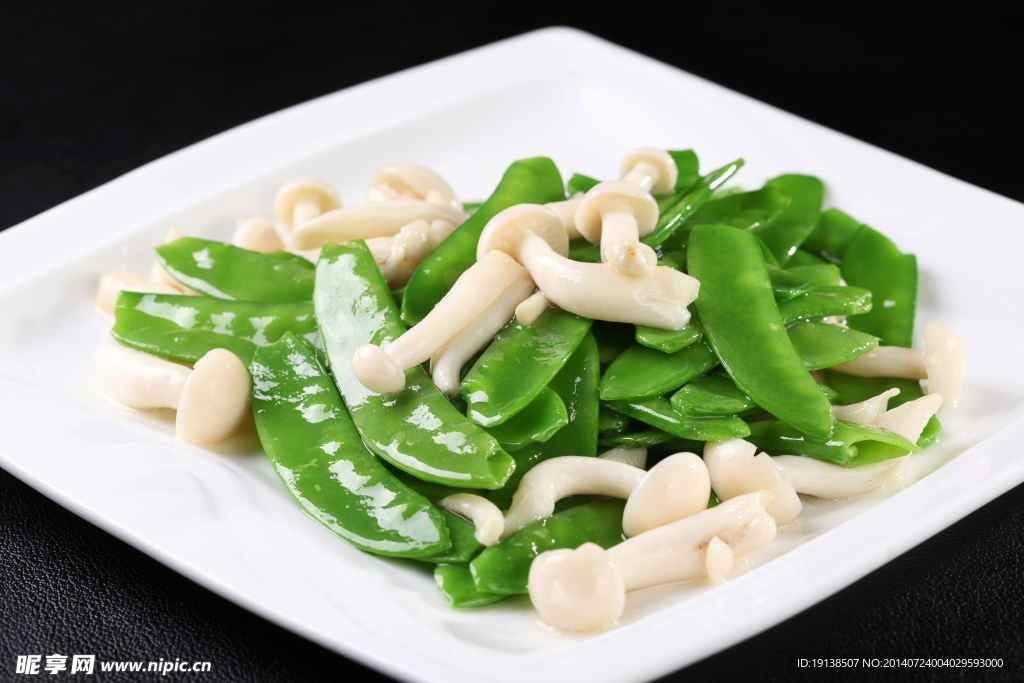 蘭豆花炒白坯菇