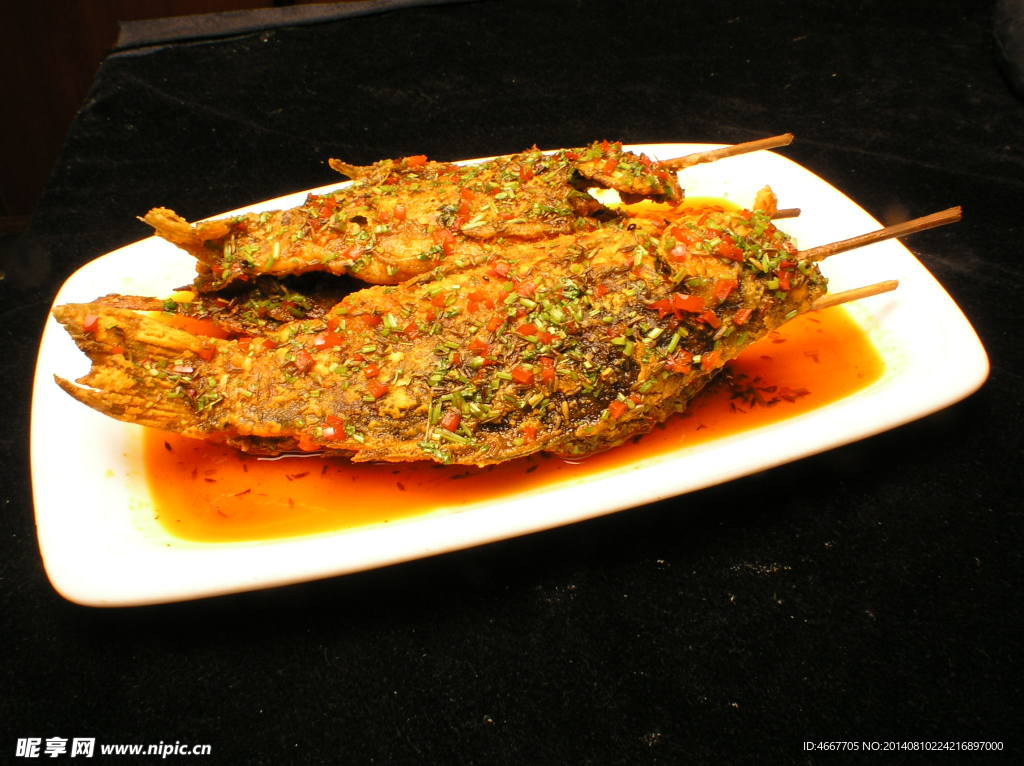 香菜烤鯽魚