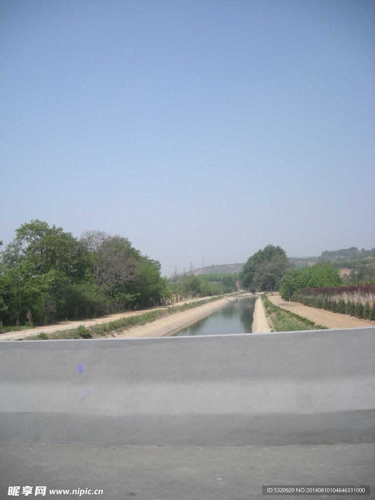 水渠