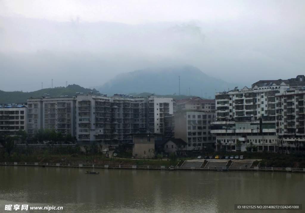 雨霧山城