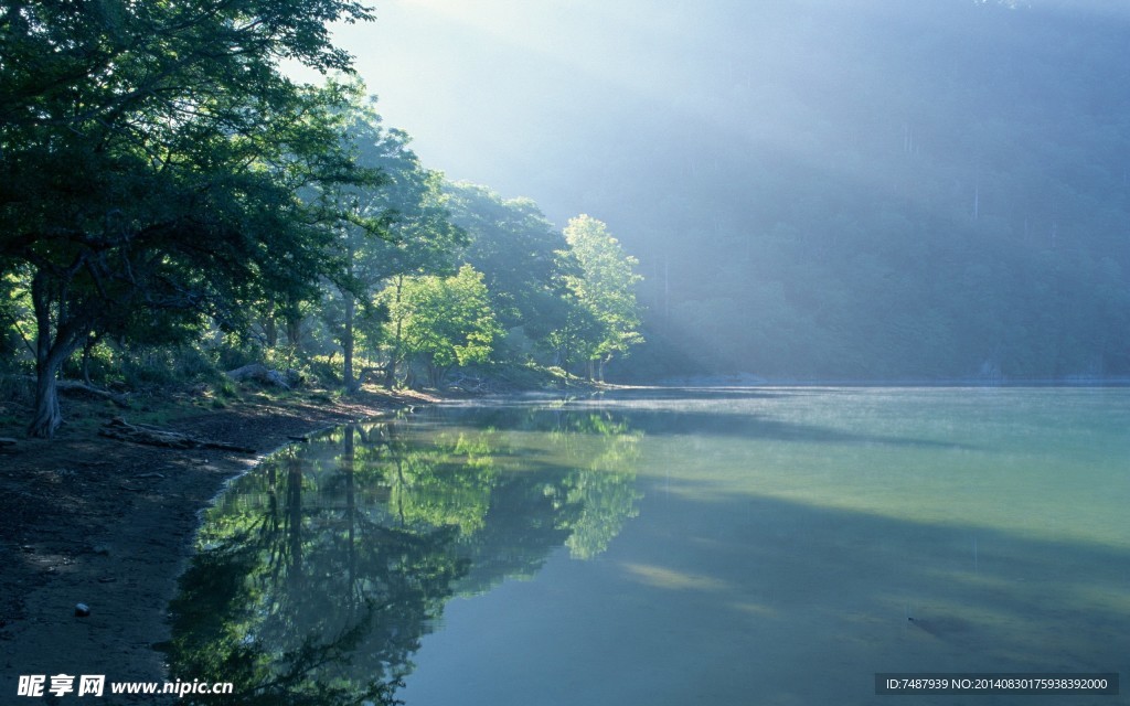 湖邊風景