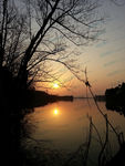 水岸夕陽(yáng)