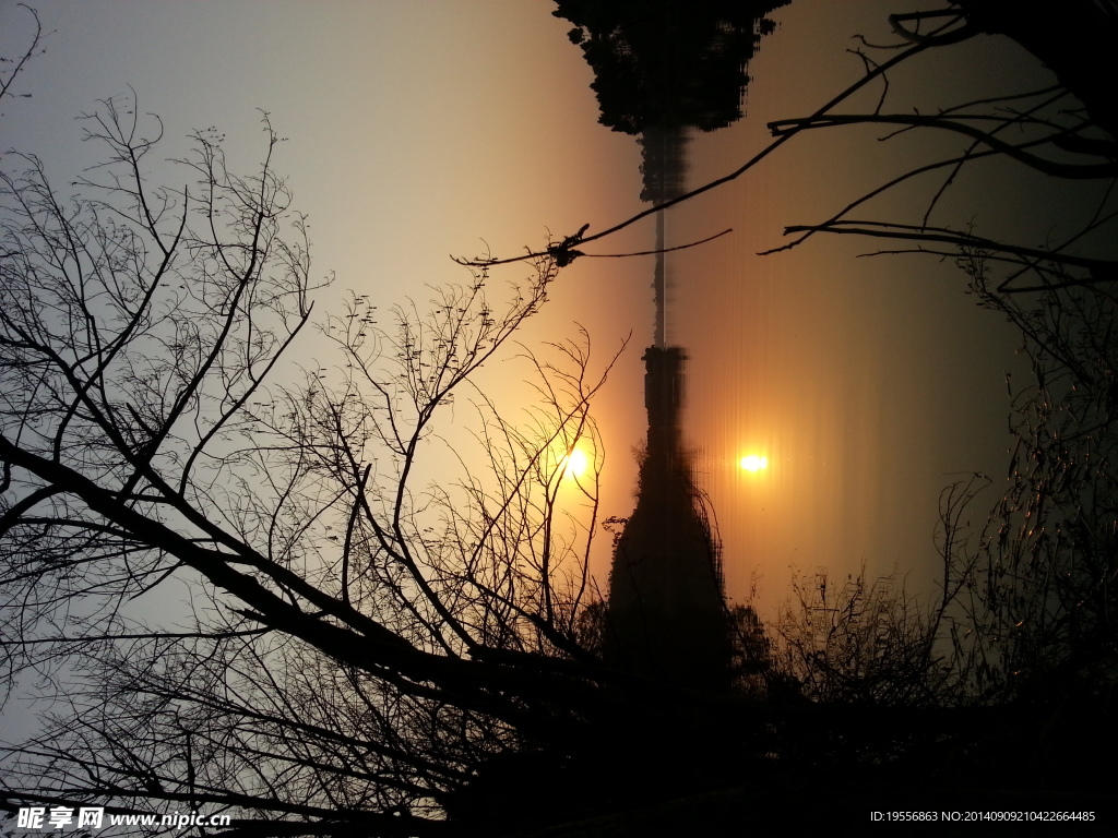 水岸夕陽(yáng)