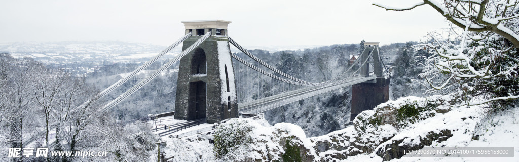 大雪中的高架桥
