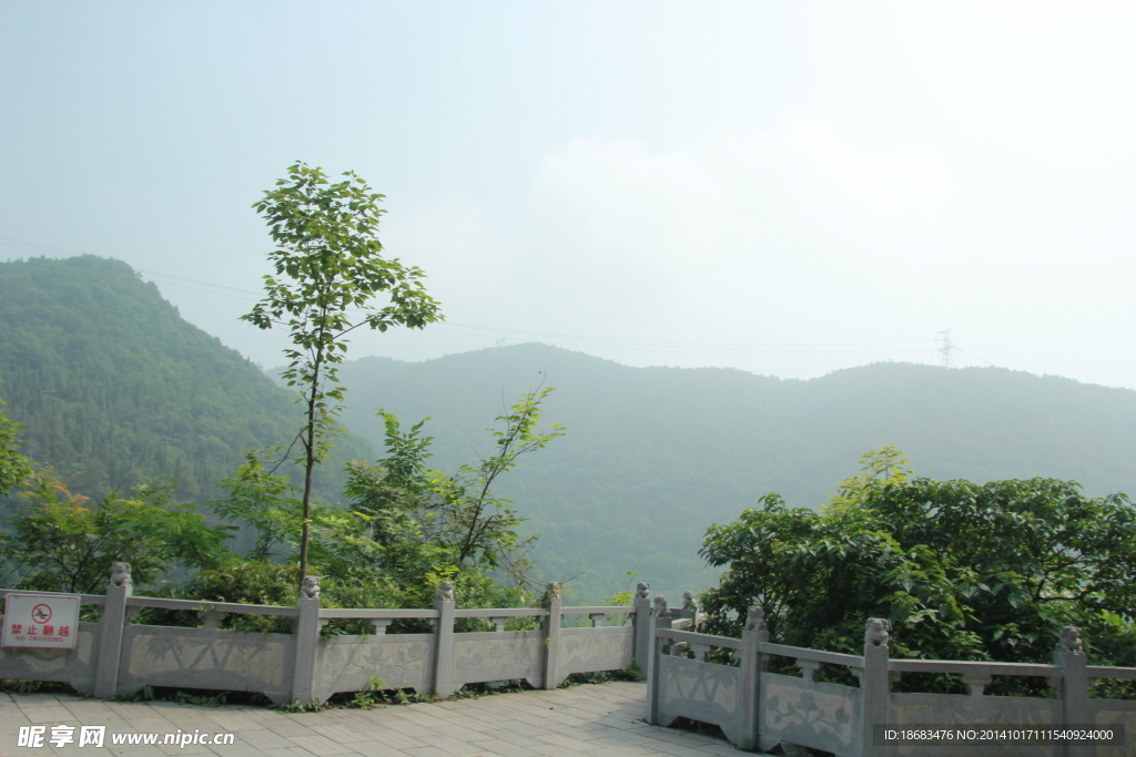 風(fēng)景石路