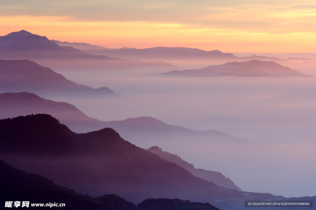 山峰 夕陽