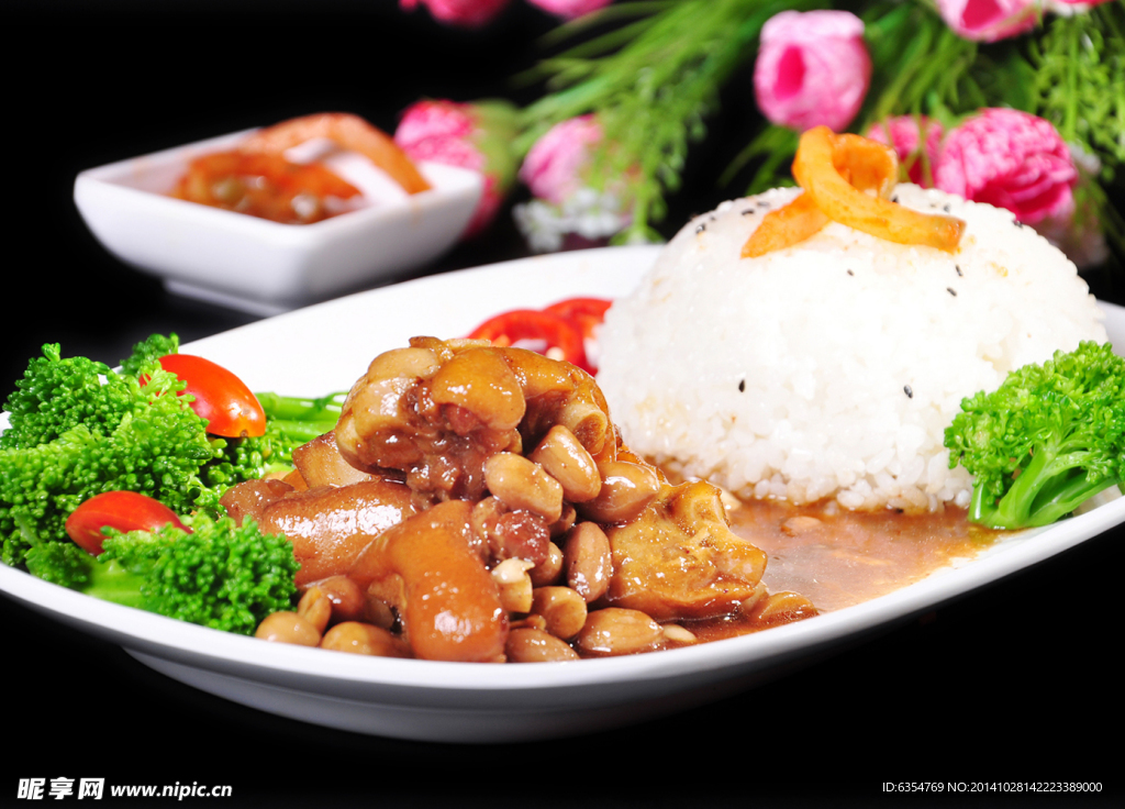 臺式鹵豬腳飯