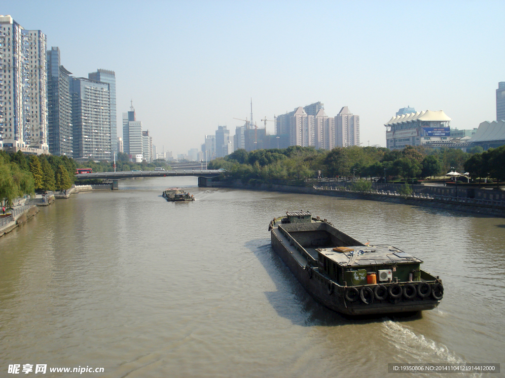 杭州大运河上的船