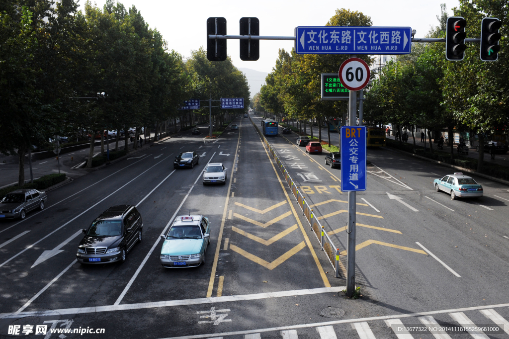 城市道路交通摄影