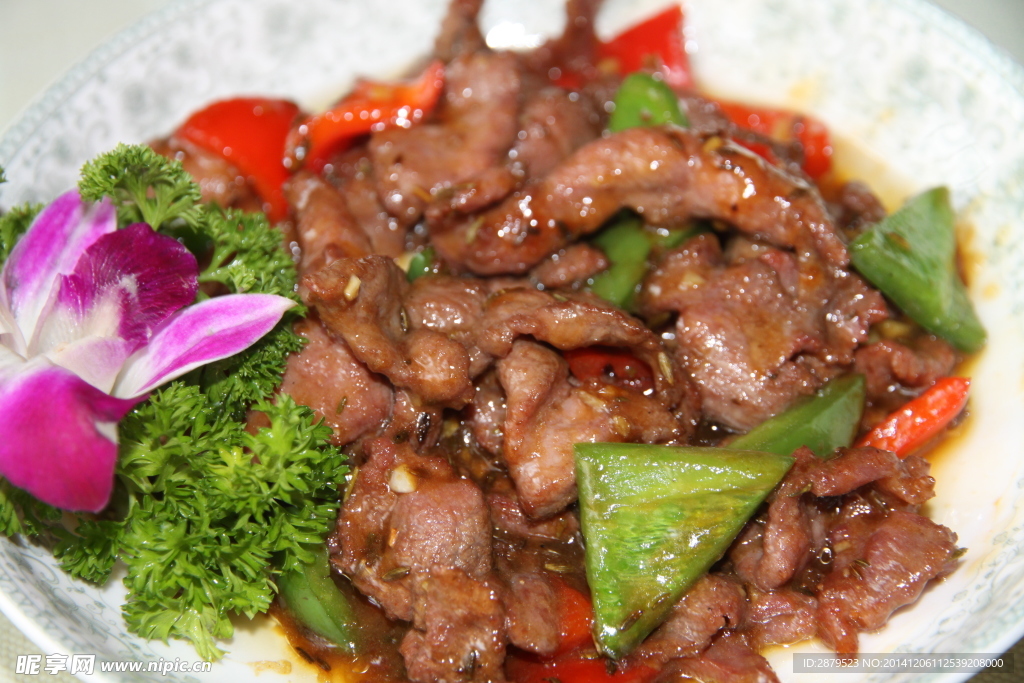 小吃嫩仔牛肉