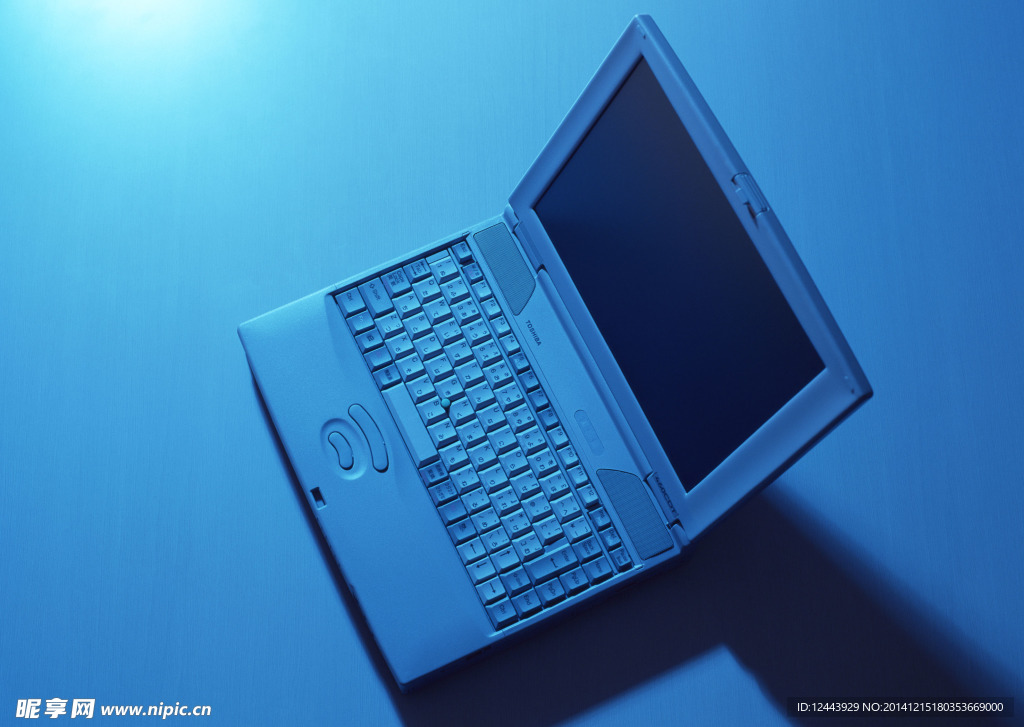 電腦主機