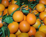 超市 水果 橙子 绿叶 绿色