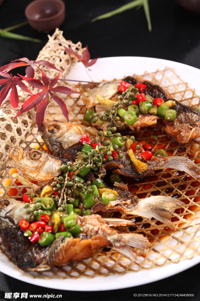 鮮花椒炒鯽魚