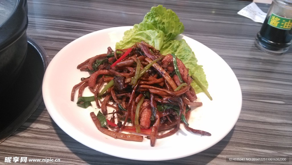 炒茶樹菇